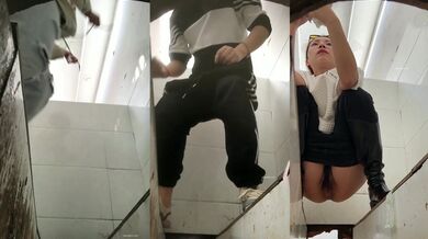 【精品厕拍】公共女旱厕，刁钻视角真实偷拍多位小姐姐方便，乞丐裤妹子憋坏了，面部狰狞不停搓脚